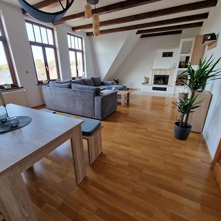 98Qm Wohnung Im Villenviertel - Voll Ausgestattet Mit Balkon Und Kamin - Wlan Gratis Wilhelmshaven Exterior photo