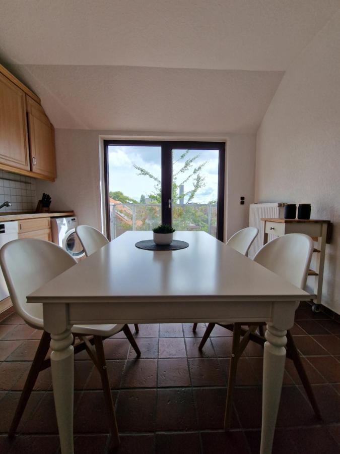 98Qm Wohnung Im Villenviertel - Voll Ausgestattet Mit Balkon Und Kamin - Wlan Gratis Wilhelmshaven Exterior photo