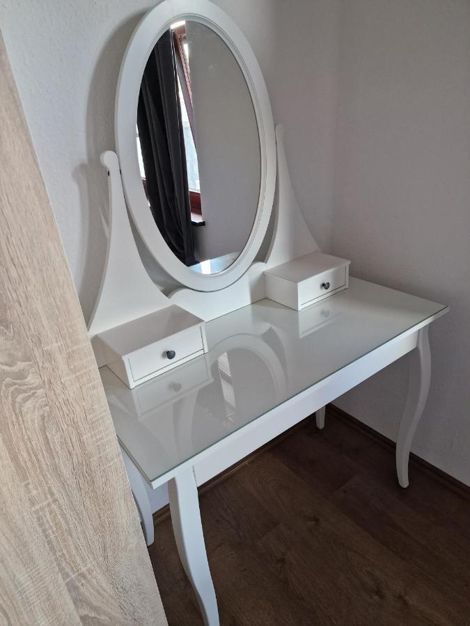 98Qm Wohnung Im Villenviertel - Voll Ausgestattet Mit Balkon Und Kamin - Wlan Gratis Wilhelmshaven Exterior photo