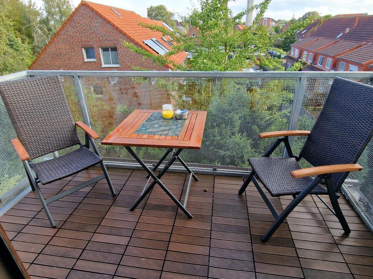98Qm Wohnung Im Villenviertel - Voll Ausgestattet Mit Balkon Und Kamin - Wlan Gratis Wilhelmshaven Exterior photo